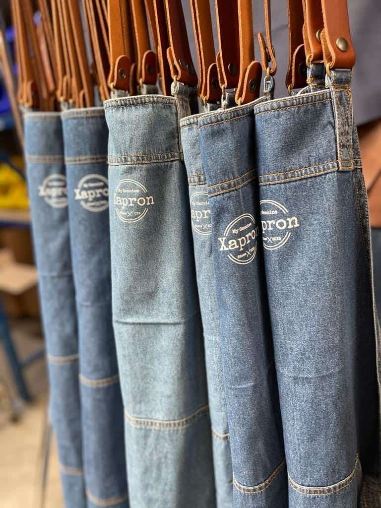 Handgefertigte Jeansschürze - BBQ-Schürze - Arizona Denim - light wash