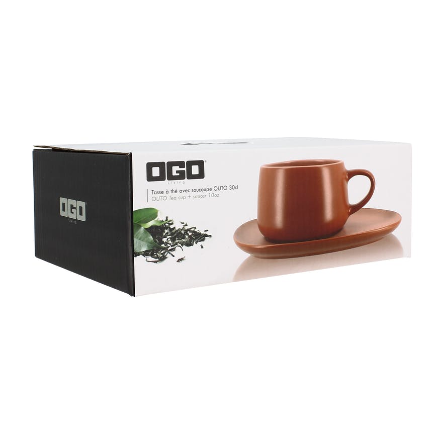 Set mit Tasse und Untertasse aus Steingut - rot - von OGO