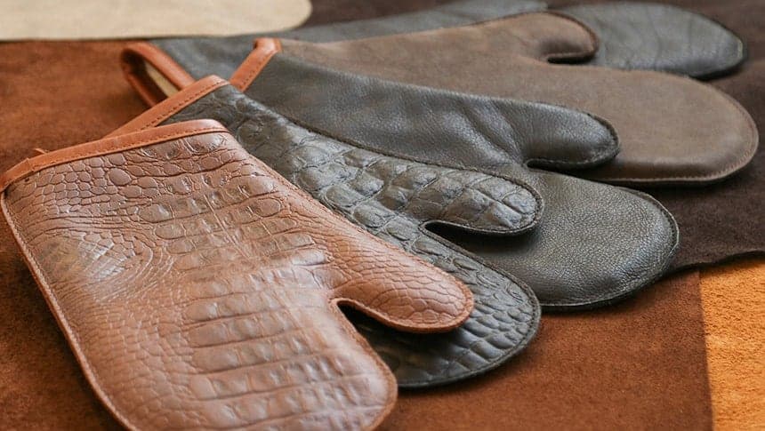 Handgefertigter Ofenhandschuh Kansas aus Büffelleder - mit Daumen - braun